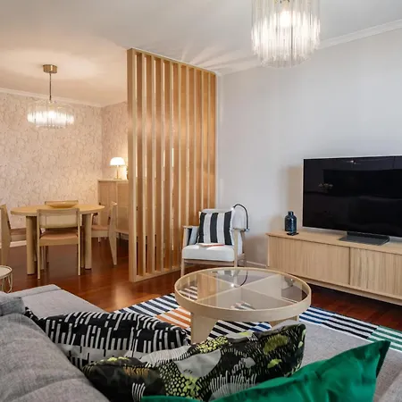 White House I With Garden View *