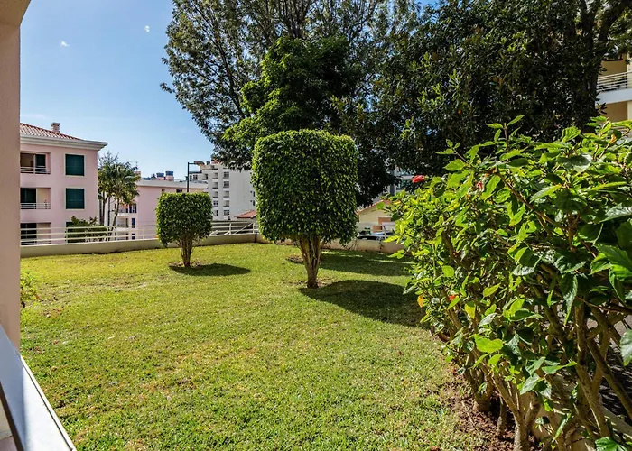 White House I With Garden View * Funchal (Madeira)