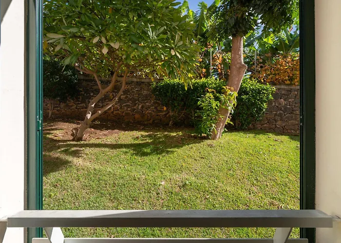 Apartment White House I With Garden View