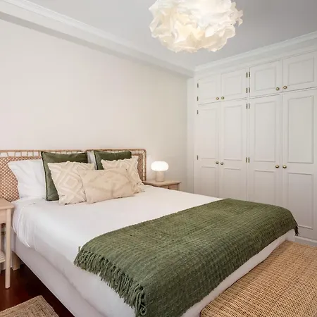 White House I With Garden View *