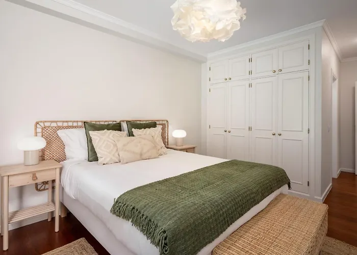 White House I With Garden View *