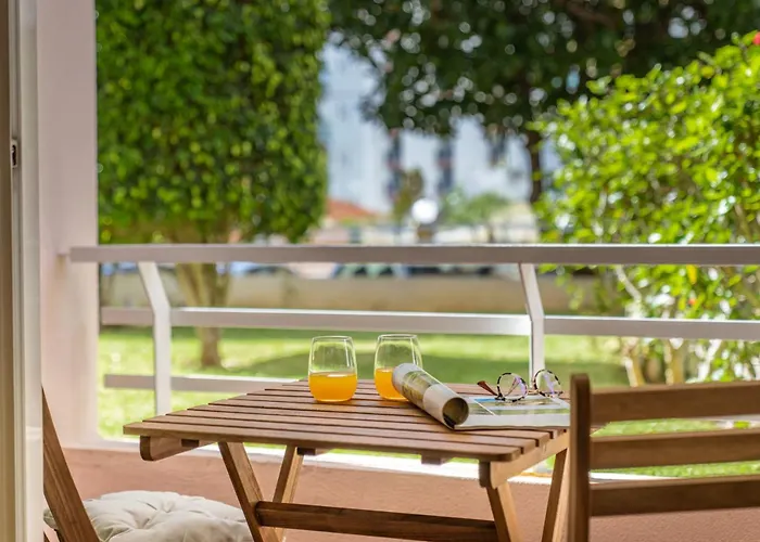 White House I With Garden View 아파트 푼샬