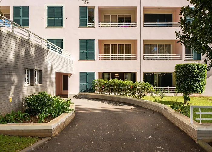 White House I With Garden View 아파트 *